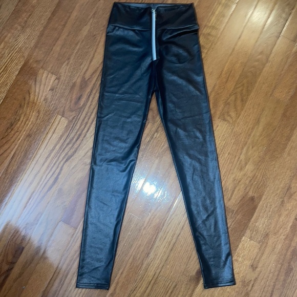 NWOT Faux Leather Leggings Size XS - Picture 2 of 5